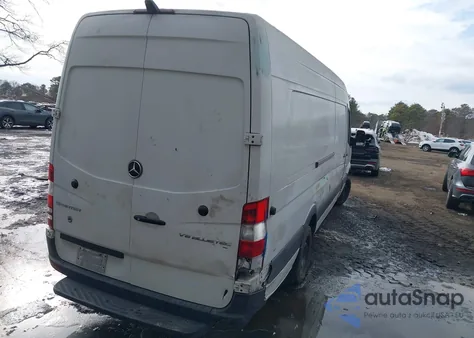 2015 Mercedes-Benz Sprinter 2500 High Roof из США, поврежденный, VIN WD3PE8CC0F5978878